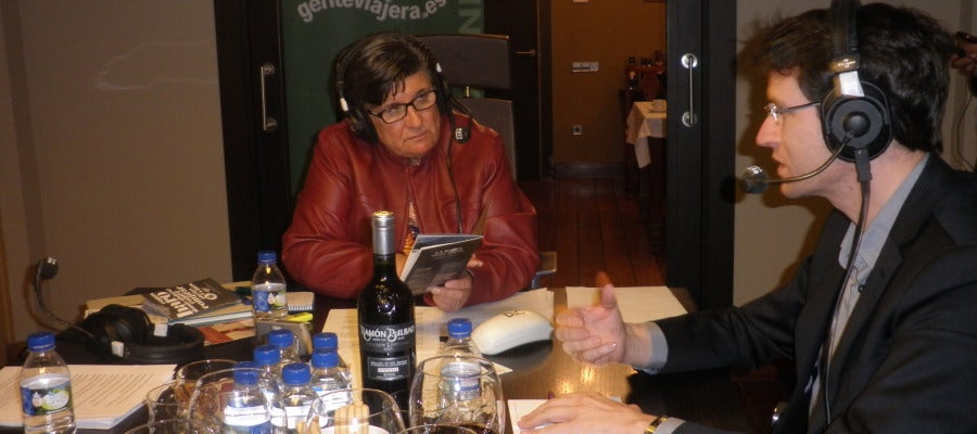 Esther Eiros con Gonzalo Capellán, consejero de Turismo de La Rioja Esther Eiros con Gonzalo Capellán, consejero de Turismo de La Rioja