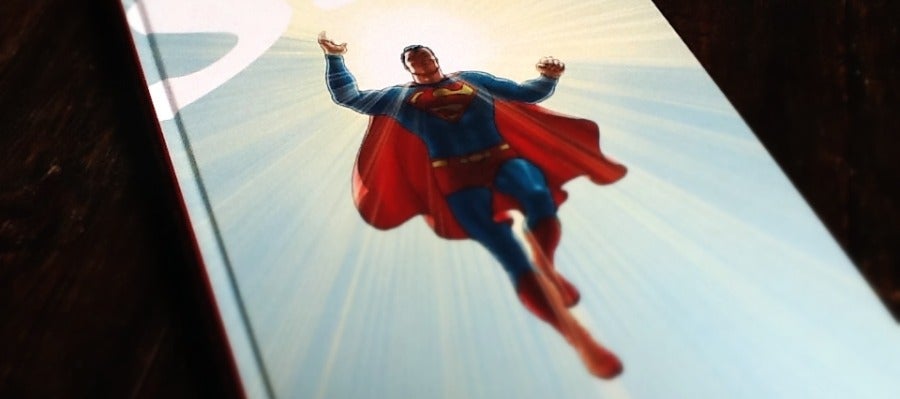Portada de All-Star Superman, editado por ECC Ediciones. Portada de All-Star Superman, editado por ECC Ediciones.