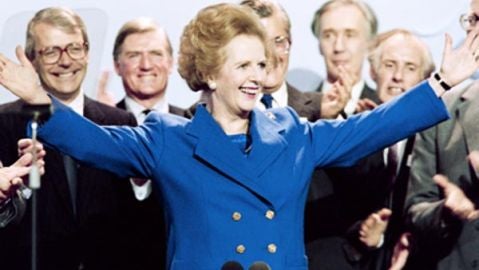 Margaret Tatcher celebra su victoria electoral en 1979.