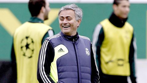 Jos&eacute; Mourinho, durante la sesi&oacute;n de entrenamiento del Real Madrid en Estambul