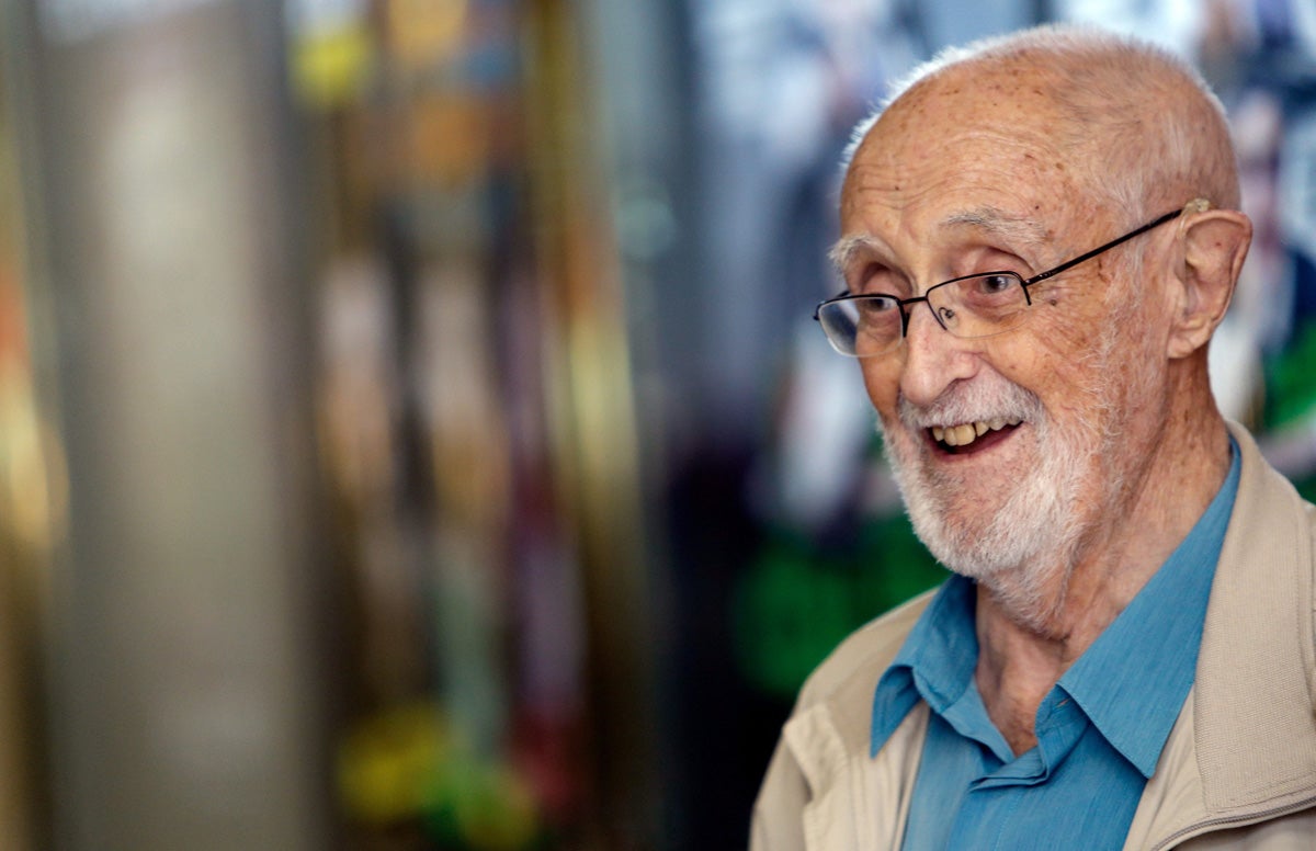 La tertulia: Recordamos a José Luis Sampedro La tertulia: Recordamos a José Luis Sampedro