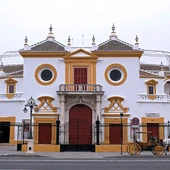 La Plaza de Toros de la Real Maestranza de Caballería de Sevilla La Plaza de Toros de la Real Maestranza de Caballería de Sevilla