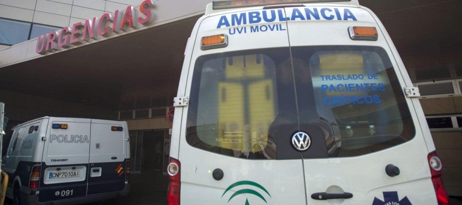 Ambulancia en un hospital de Andalucia Ambulancia en un hospital de Andalucia