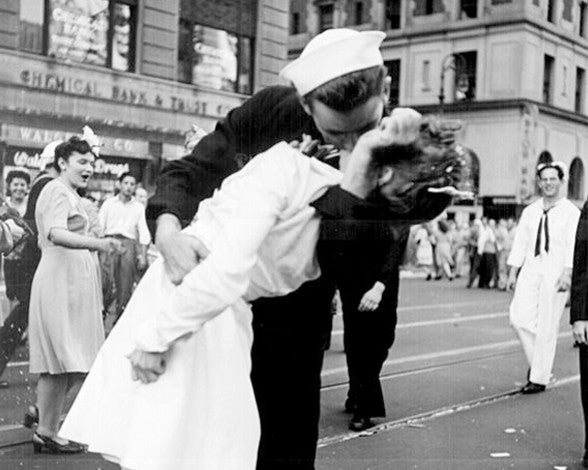 Muere George Mendonsa, el marinero de la icónica foto del beso en Times Square Muere George Mendonsa, el marinero de la icónica foto del beso en Times Square