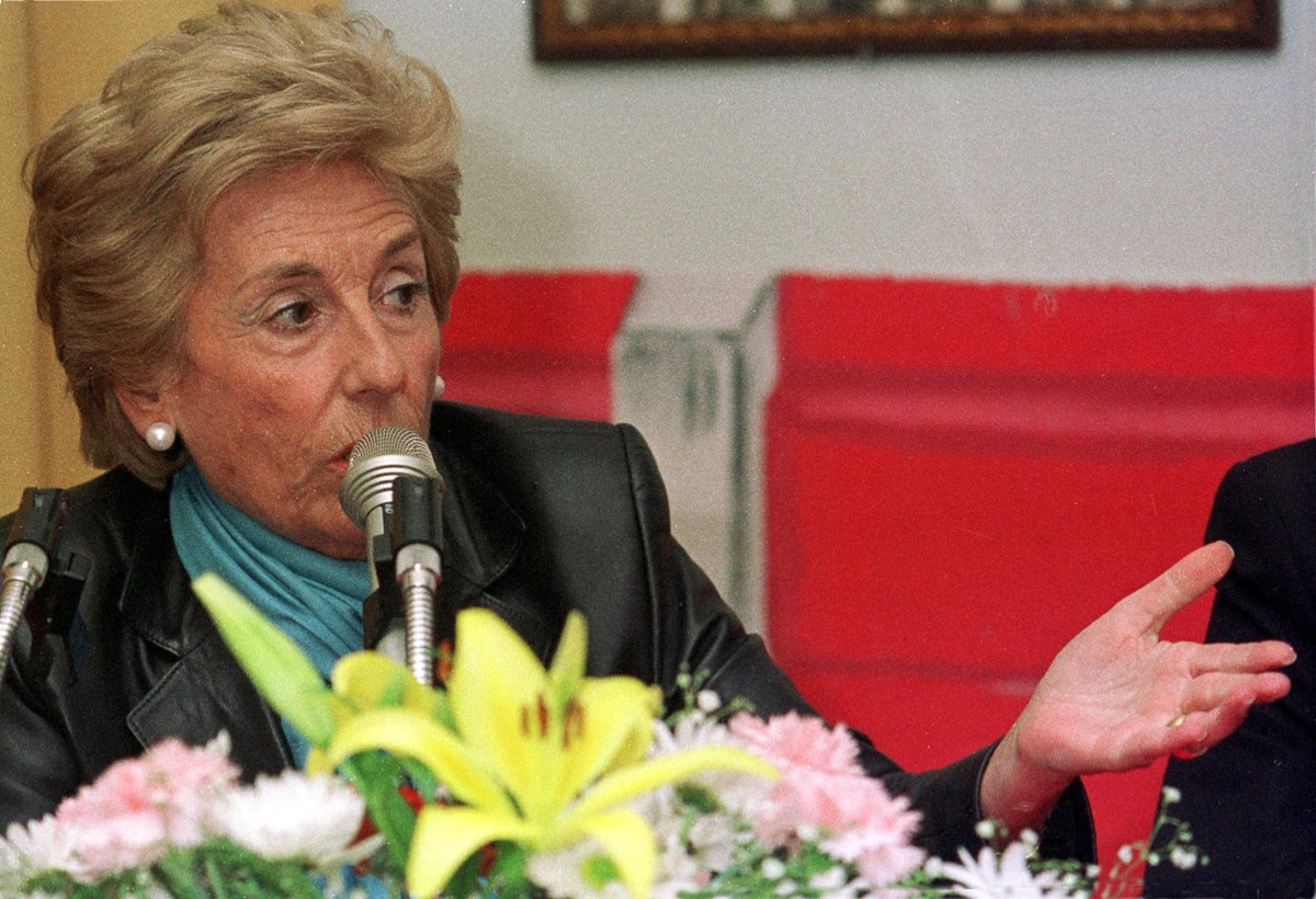 Aquí en la Onda. Navarra. Charlamos con el aficionado Eneko Andueza, autor del libro "Dolores Aguirre, palabra de ganadera" Aquí en la Onda. Navarra. Charlamos con el aficionado Eneko Andueza, autor del libro "Dolores Aguirre, palabra de ganadera"