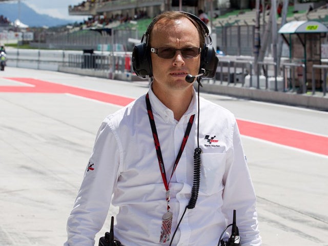 Javier Alonso: 'El ciclo de Carlos Checa se está acabando, vamos a intentar que lleguen más españoles a Superbikes' Javier Alonso: 'El ciclo de Carlos Checa se está acabando, vamos a intentar que lleguen más españoles a Superbikes'