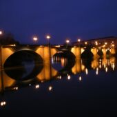 Puente de piedra de Logroño de noche