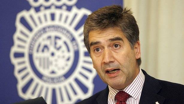 Ignacio Cosidó: "Quienes usan mecanismos ilegales para entrar en España ponen en un enorme riesgo su propia vida" Ignacio Cosidó: "Quienes usan mecanismos ilegales para entrar en España ponen en un enorme riesgo su propia vida"