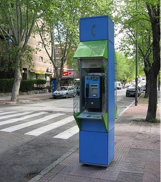 A Cien Millas de Manhattan. Una nueva vida para las cabinas de teléfono. A Cien Millas de Manhattan. Una nueva vida para las cabinas de teléfono.