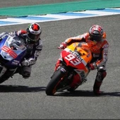 Marc Márquez choca con Jorge Lorenzo Marc Márquez choca con Jorge Lorenzo