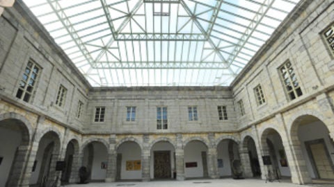 Patio del Parlamento de Cantabria