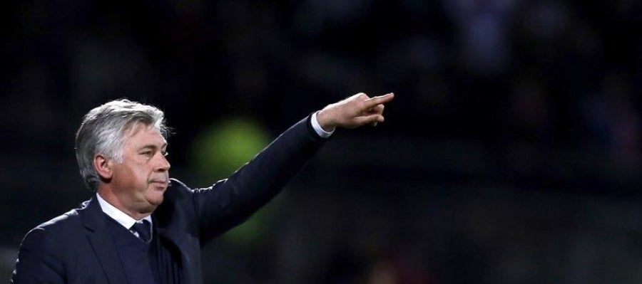 Ancelotti dirige al PSG desde el banquillo Ancelotti dirige al PSG desde el banquillo