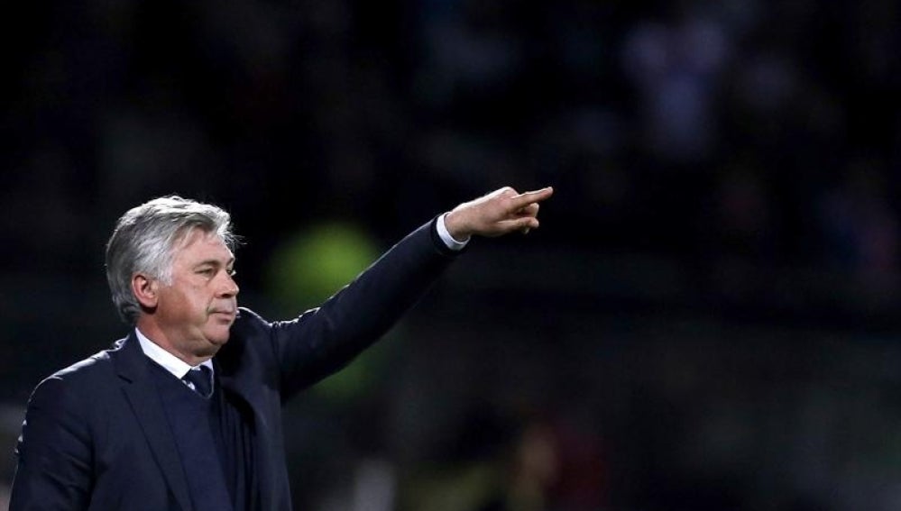 Ancelotti dirige al PSG desde el banquillo