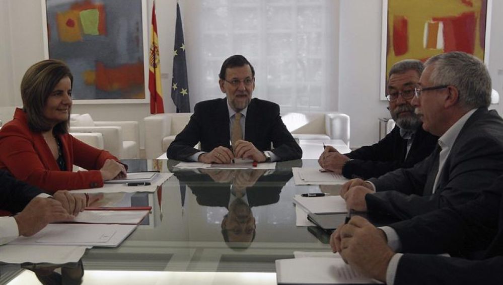 Mariano Rajoy, reunido en Moncloa con los agentes sociales