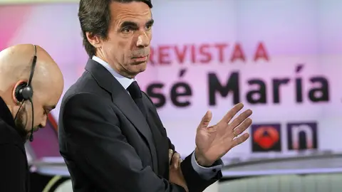 Aznar, antes de ser entrevistado en Antena 3 Aznar, antes de ser entrevistado en Antena 3