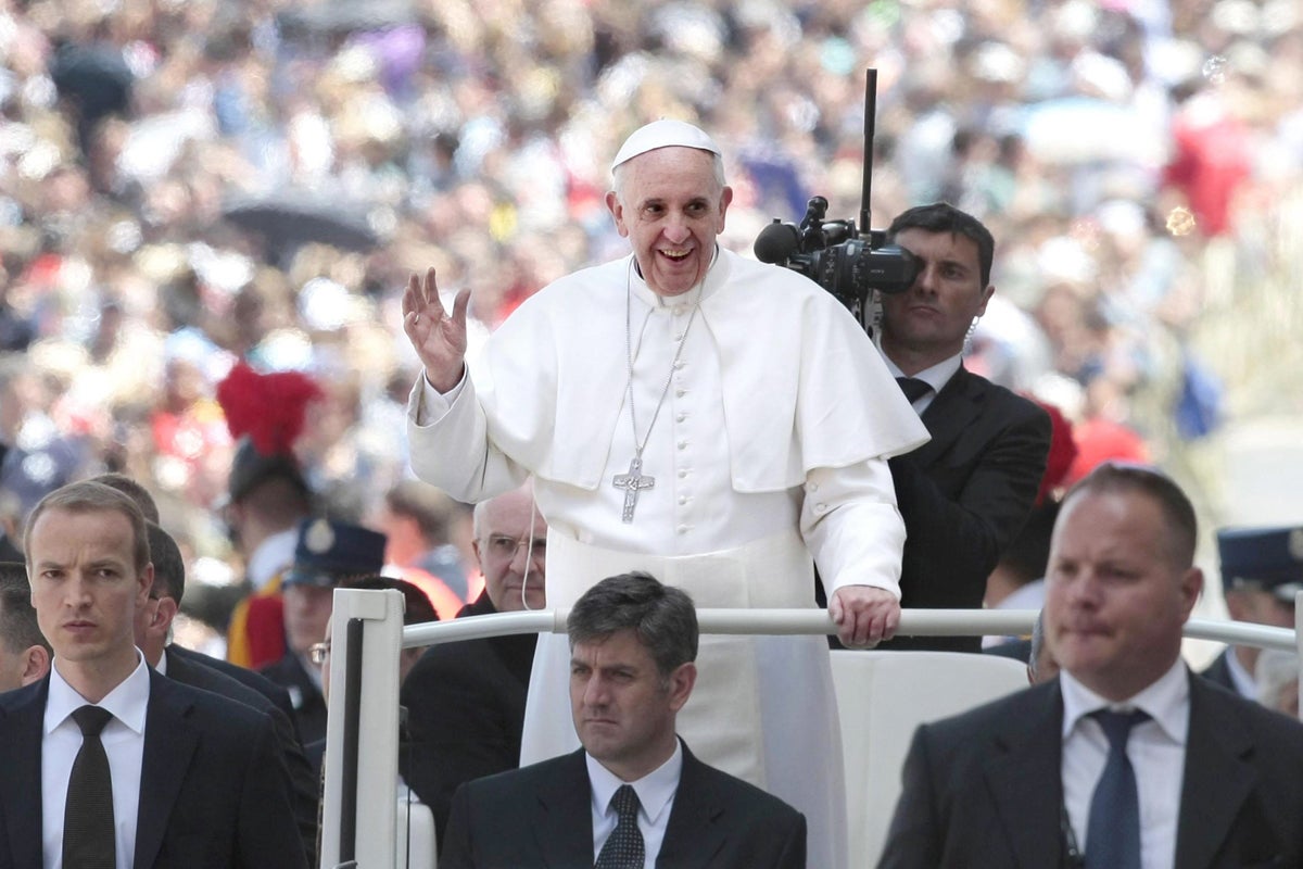 Nieva sobre Pekín: Lobby gay en el Vaticano Nieva sobre Pekín: Lobby gay en el Vaticano