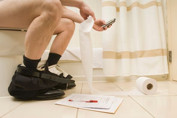 Los Fósforos: Defecar en casa ajena Los Fósforos: Defecar en casa ajena