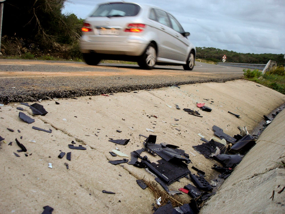 Muere en el acto un motorista al salirse de la carretera y chocar contra una piedra en s'Arenal de Llucmajor Muere en el acto un motorista al salirse de la carretera y chocar contra una piedra en s'Arenal de Llucmajor