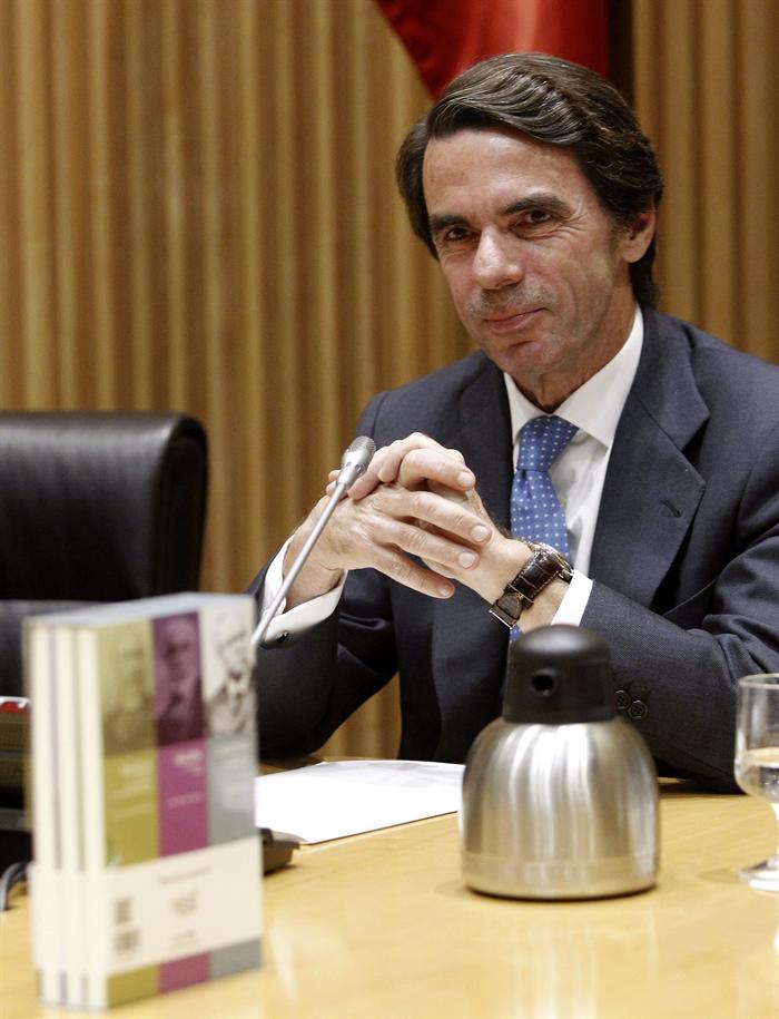 La mirada de Vallés: Aznar sigue manejándose en la política La mirada de Vallés: Aznar sigue manejándose en la política