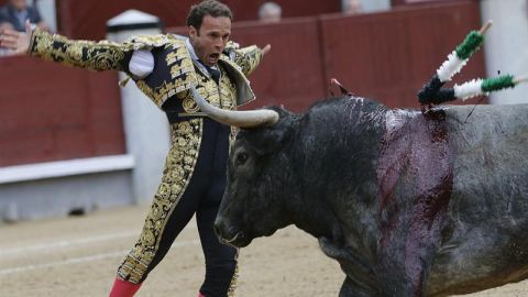 Ferrera pone un par de banderillas