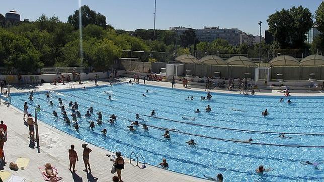 Muere ahogada una niña de 4 años en una piscina pública de Ripoll Muere ahogada una niña de 4 años en una piscina pública de Ripoll