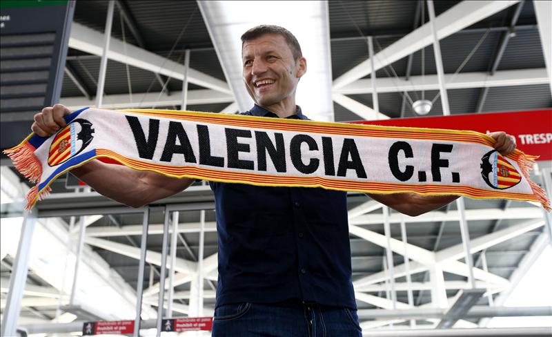 Miroslav Djukić: "Ha sido un encuentro precioso recordando los viejos tiempos en Mestalla" Miroslav Djukić: "Ha sido un encuentro precioso recordando los viejos tiempos en Mestalla"