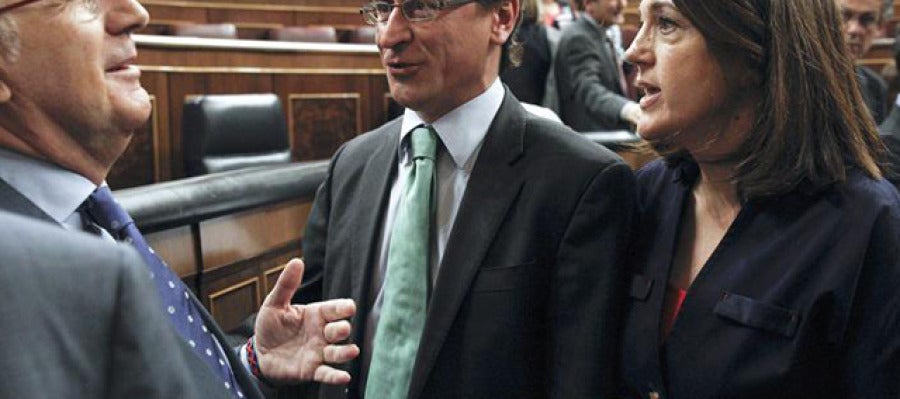 Alfonso Alonso y Soraya Rodríguez conversan con Duran i Lleida Alfonso Alonso y Soraya Rodríguez conversan con Duran i Lleida