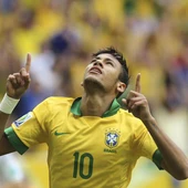 Neymar celebra un gol con Brasil Neymar celebra un gol con Brasil