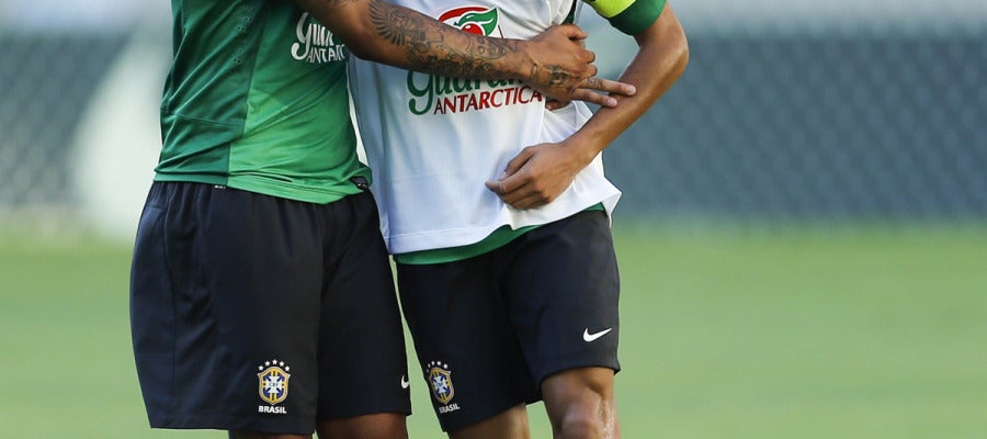 Marcelo junto a Neymar Marcelo junto a Neymar