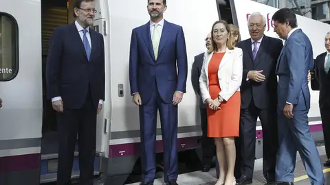 El Príncipe y Rajoy inauguran el AVE Madrid-Alicante El Príncipe y Rajoy inauguran el AVE Madrid-Alicante