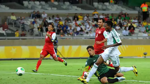 Nnamdi Oduamadi anota un gol ante Tahití Nnamdi Oduamadi anota un gol ante Tahití