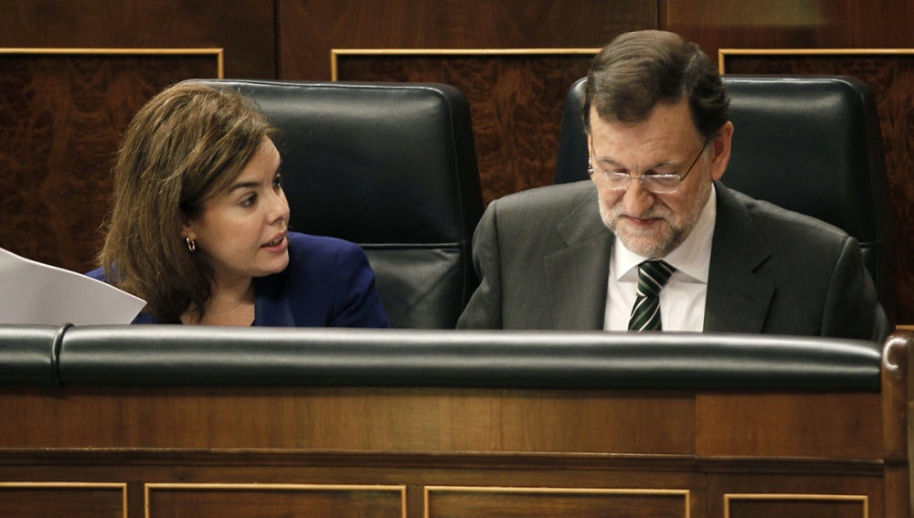 Mariano Rajoy junto a la vicepresidenta del Ejecutivo, Soraya Sáenz de Santamaría.