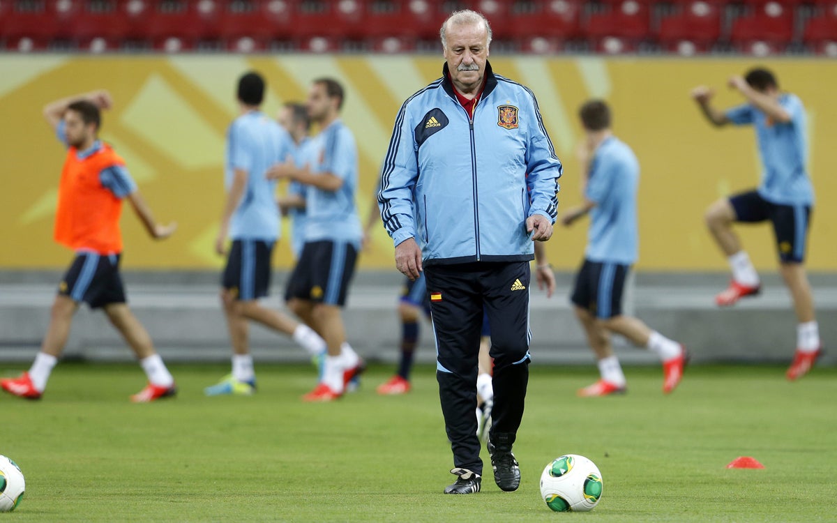 Del Bosque: ‘No creo en Cesc como falso nueve, creo en Cesc como un delantero centro en toda regla’ Del Bosque: ‘No creo en Cesc como falso nueve, creo en Cesc como un delantero centro en toda regla’