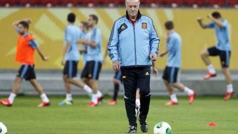 Vicente del Bosque durante un entrenamiento de la selecci&oacute;n.
