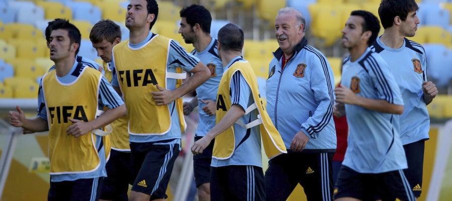 Vicente del Bosque dirige a sus jugadores en Maracaná Vicente del Bosque dirige a sus jugadores en Maracaná