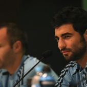 Raúl Albiol junto a Andrés Iniesta en rueda de prensa