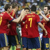 Villa celebra un gol junto a sus compañeros Villa celebra un gol junto a sus compañeros