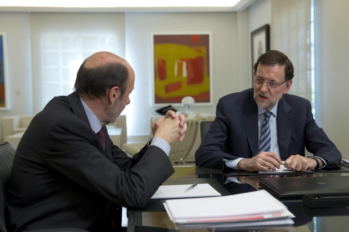 Tertulia: ¿Cómo se gobernaría España si cayera el bipartidismo? Tertulia: ¿Cómo se gobernaría España si cayera el bipartidismo?