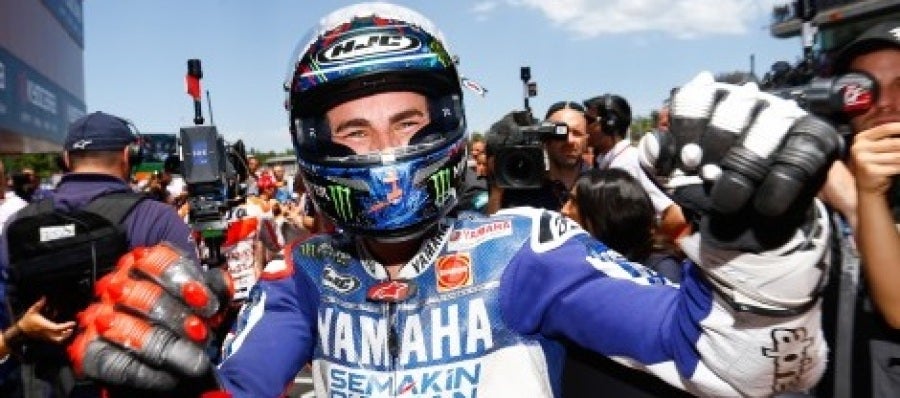 Jorge Lorenzo celebra la victoria Jorge Lorenzo celebra la victoria