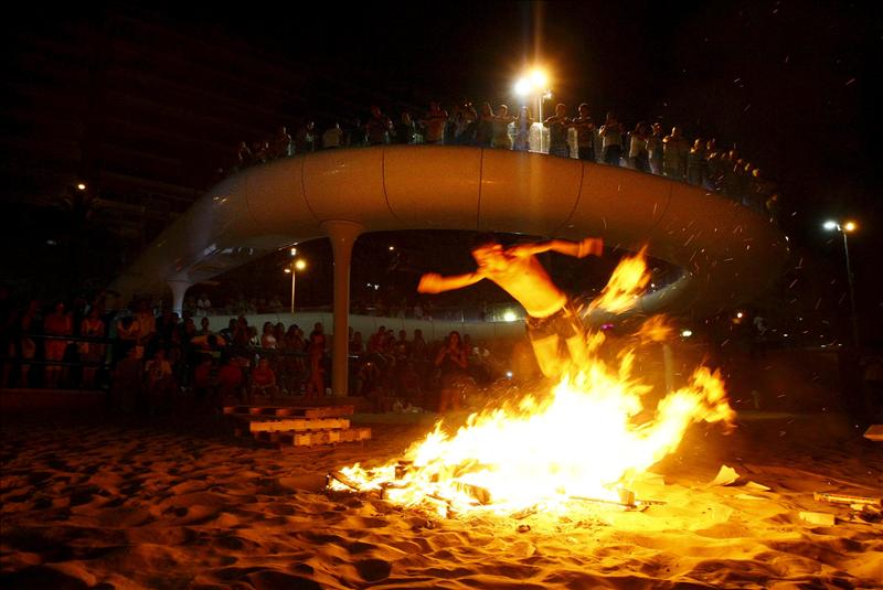 El Ayuntamiento de Elche no va autorizar este año la celebración en las playas de la Noche de San Juan El Ayuntamiento de Elche no va autorizar este año la celebración en las playas de la Noche de San Juan