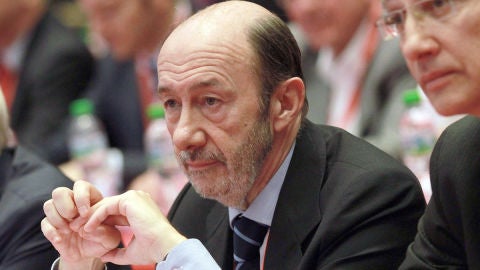 Alfredo Perez Rubalcaba, en la reuni&oacute;n que los socialistas europeos