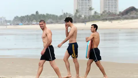 Valdés, Javi Martínez y Pedro, en la playa de Fortaleza Valdés, Javi Martínez y Pedro, en la playa de Fortaleza