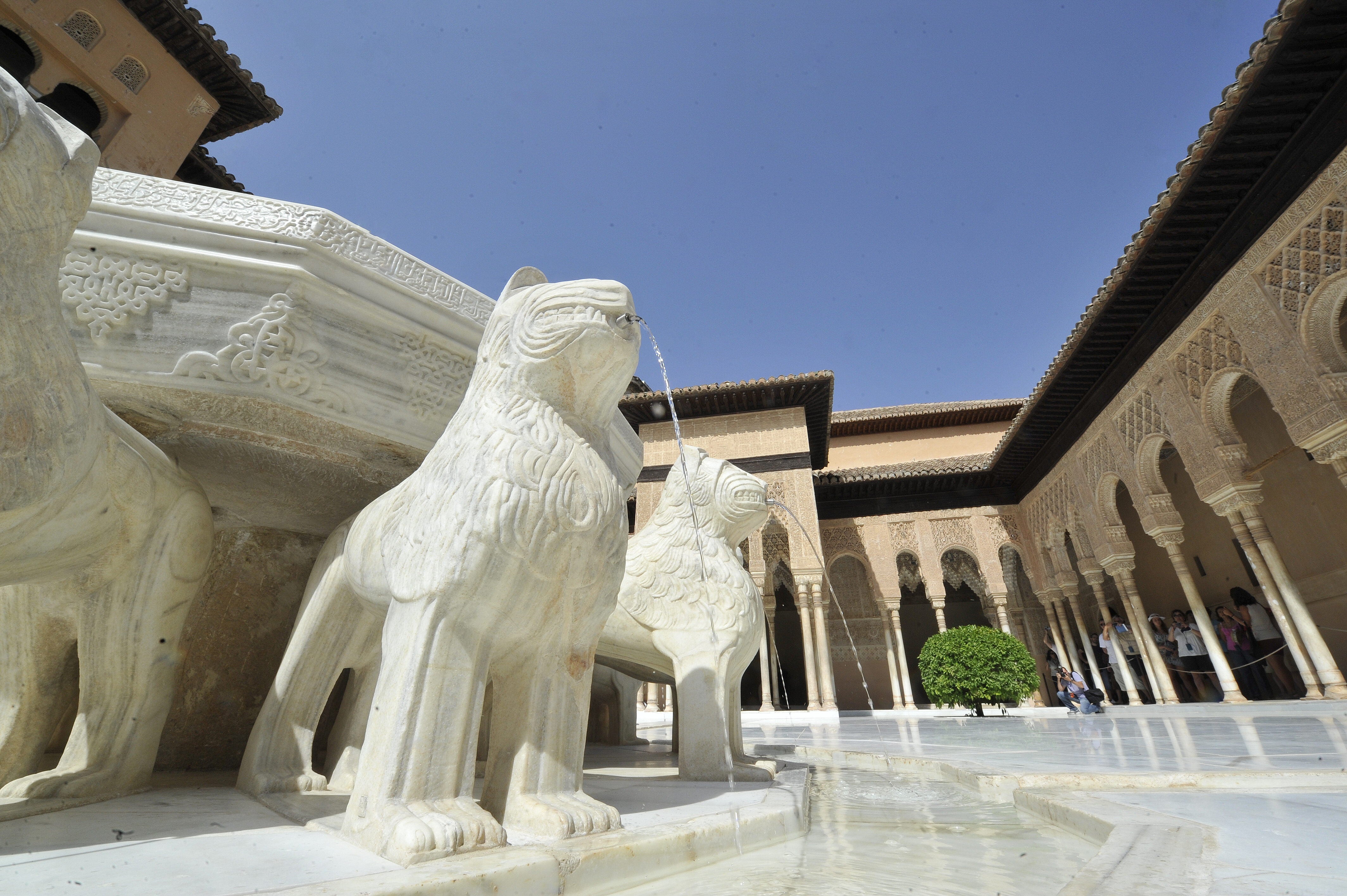 La Alhambra cambiará la iluminación en el Patio de los Leones La Alhambra cambiará la iluminación en el Patio de los Leones