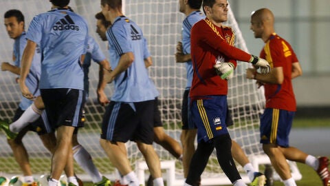 Casillas junto al resto de internacionales en el entrenamiento en R&iacute;o de Janeiro