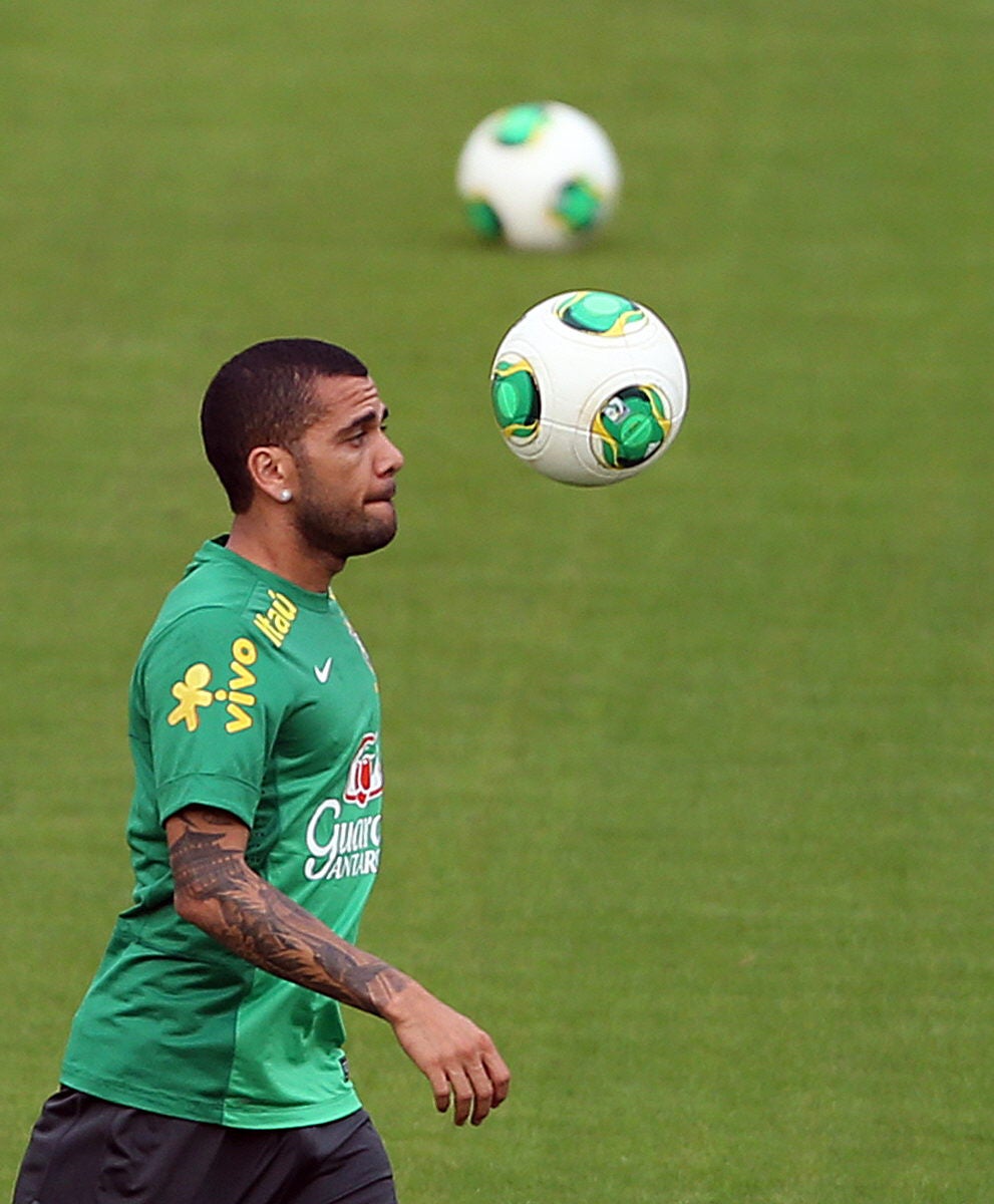 Alves: "Nos tenemos que imponer y mostrar que Brasil es mucho Brasil" Alves: "Nos tenemos que imponer y mostrar que Brasil es mucho Brasil"