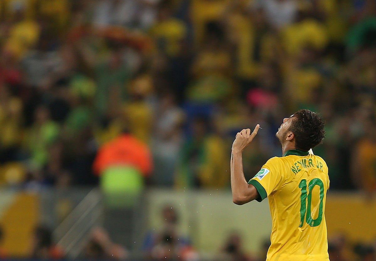 Neymar se corona con el Balón de Oro de la Confederaciones Neymar se corona con el Balón de Oro de la Confederaciones