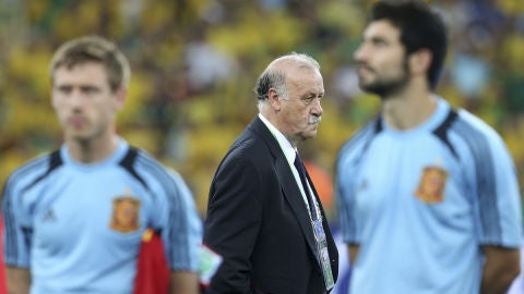 Vicente del Bosque, pensativo tras la derrota ante Brasil