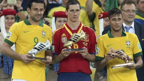 Fernando Torres junto a Neymar y Fred Fernando Torres junto a Neymar y Fred