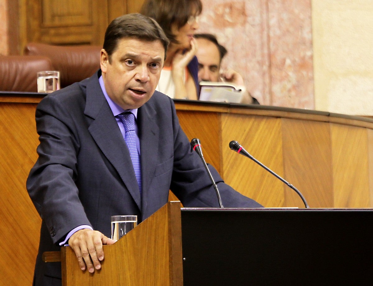 El PP pide la dimisión de Sánchez tras conocer que el ministro de Agricultura está imputado en una causa judicial El PP pide la dimisión de Sánchez tras conocer que el ministro de Agricultura está imputado en una causa judicial