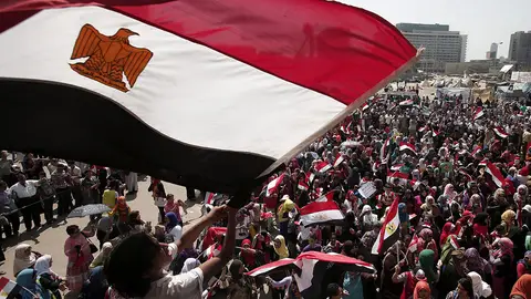 Miles de detractores y partidarios del expresidente Mursi toman las calles de El Cairo Miles de detractores y partidarios del expresidente Mursi toman las calles de El Cairo